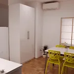 스튜디오 인 센터 아파트